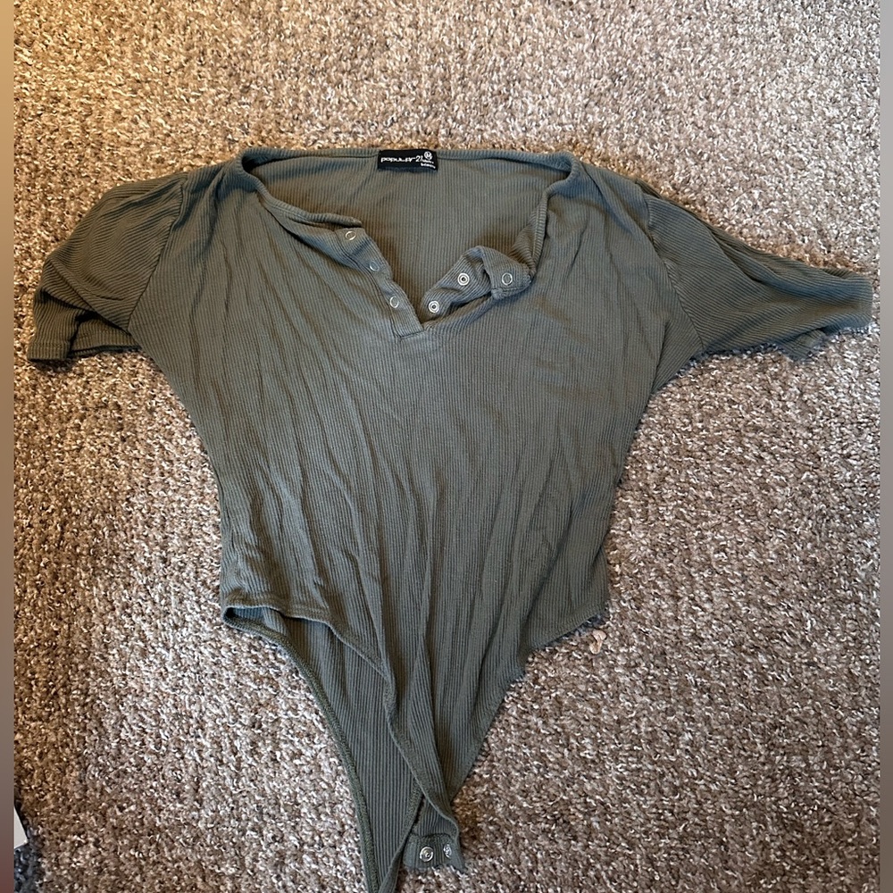 Popular 21 Olive Green Ribbed Snap Button Bodysuit - Size M